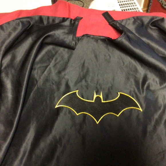 BATMAN tshirt and cape - Picture 3 of 3